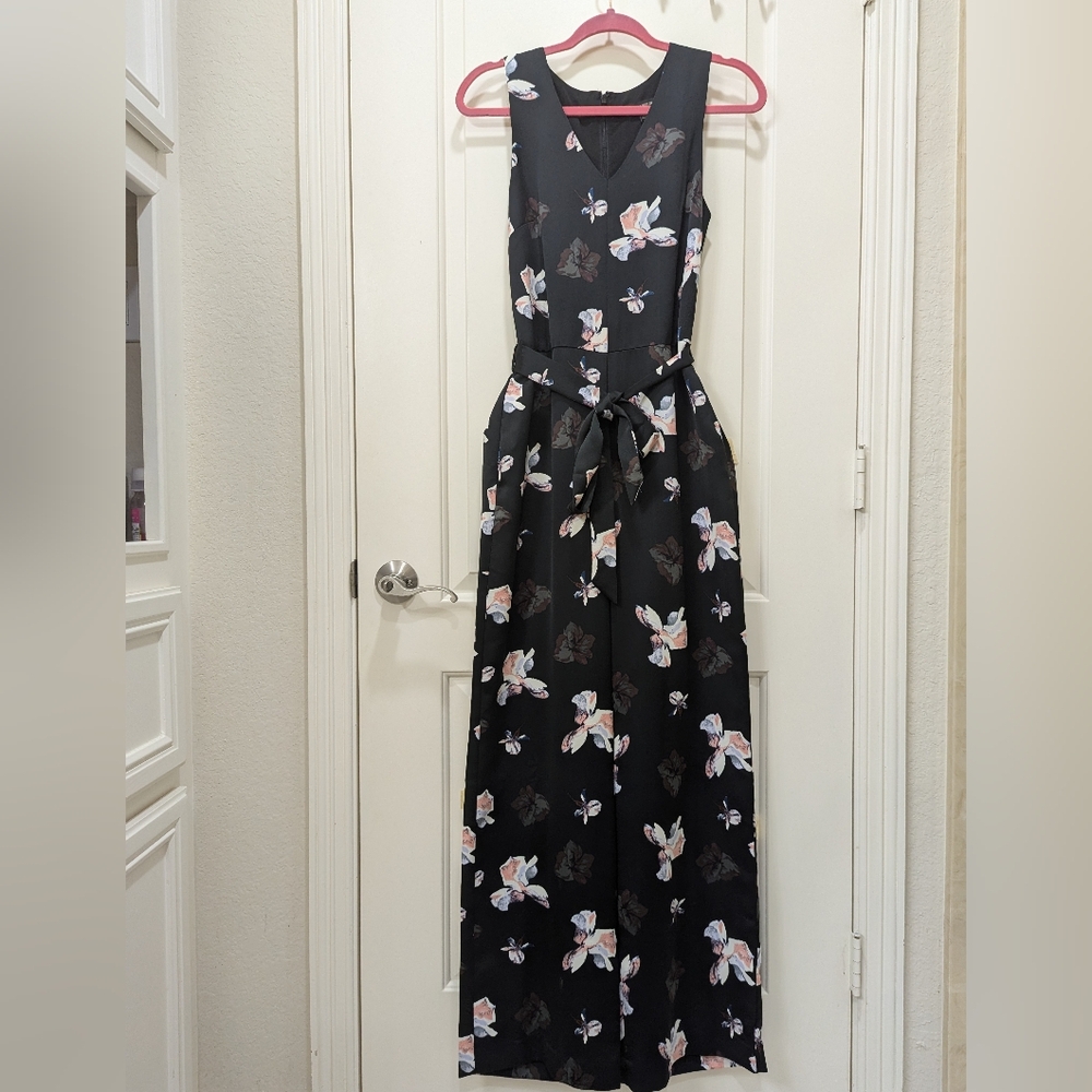 Banana Republic Womens Size 4 Black Floral Sleeveless V-Neck Jumpsuit Cropped